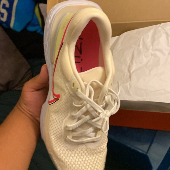 Nike Zoomx Invincible Run FK | Pink, white | size 11.5 - Picture 4 of 4